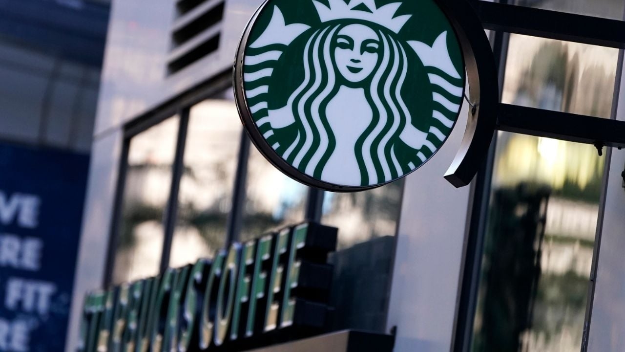 Starbucks taglierà 1.100 posti di lavoro aziendali in tutto il mondo