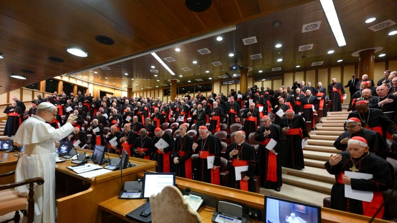 Léon XIV explique pourquoi il a choisi son nom et quelle est sa vision de la papauté.