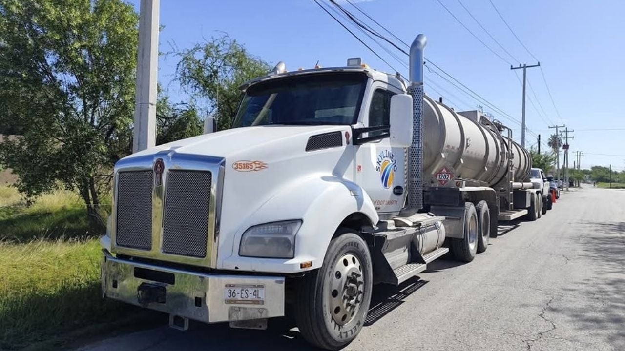 Aseguran pipas con 30 mil litros de combustible ilegal que entró de EU a Coahuila