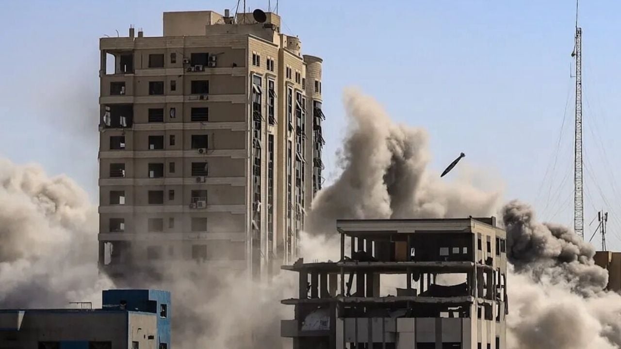 İsrail, Gazze'ye yönelik bombardımanını yoğunlaştırdı, onlarca kişi öldü