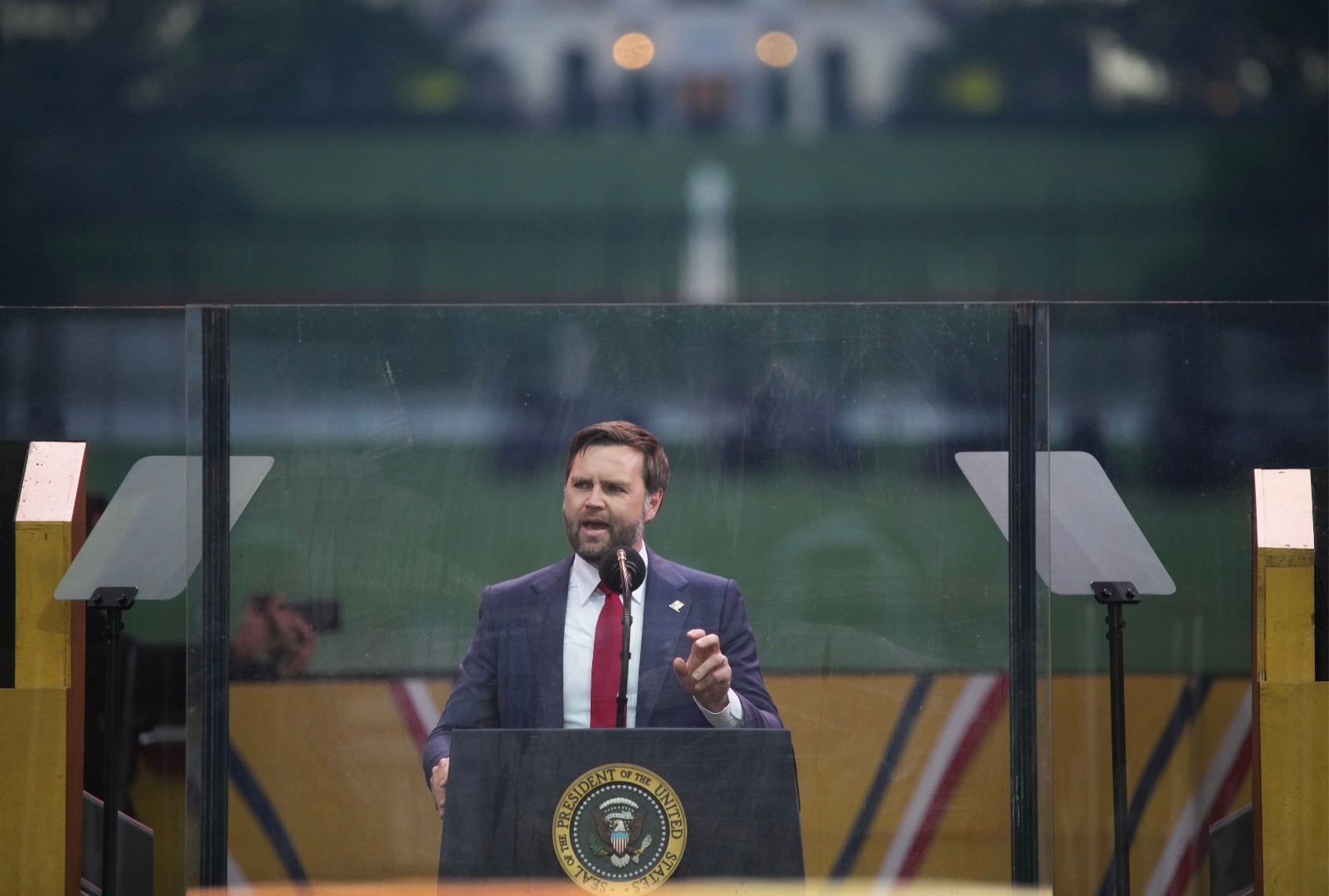 “Típico de regímenes autoritarios”: La deportación vinculada al meme de Vance “Babyface” provoca indignación mundial.
