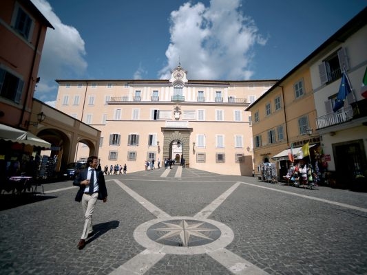 Papa yazlık konutu Castel Gandolfo'da tatile başlıyor