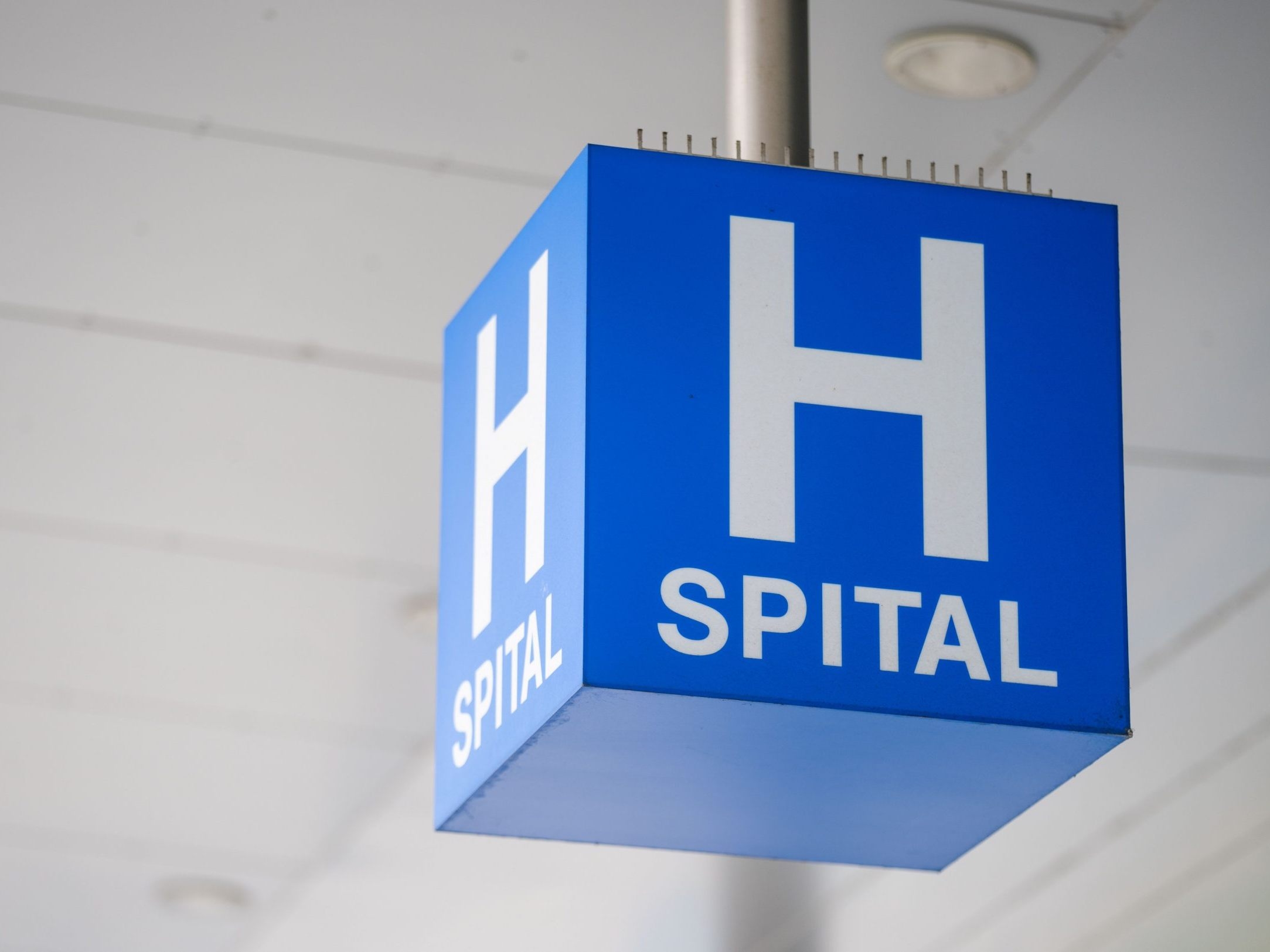 Man Seriously Injured at Linz Main Station