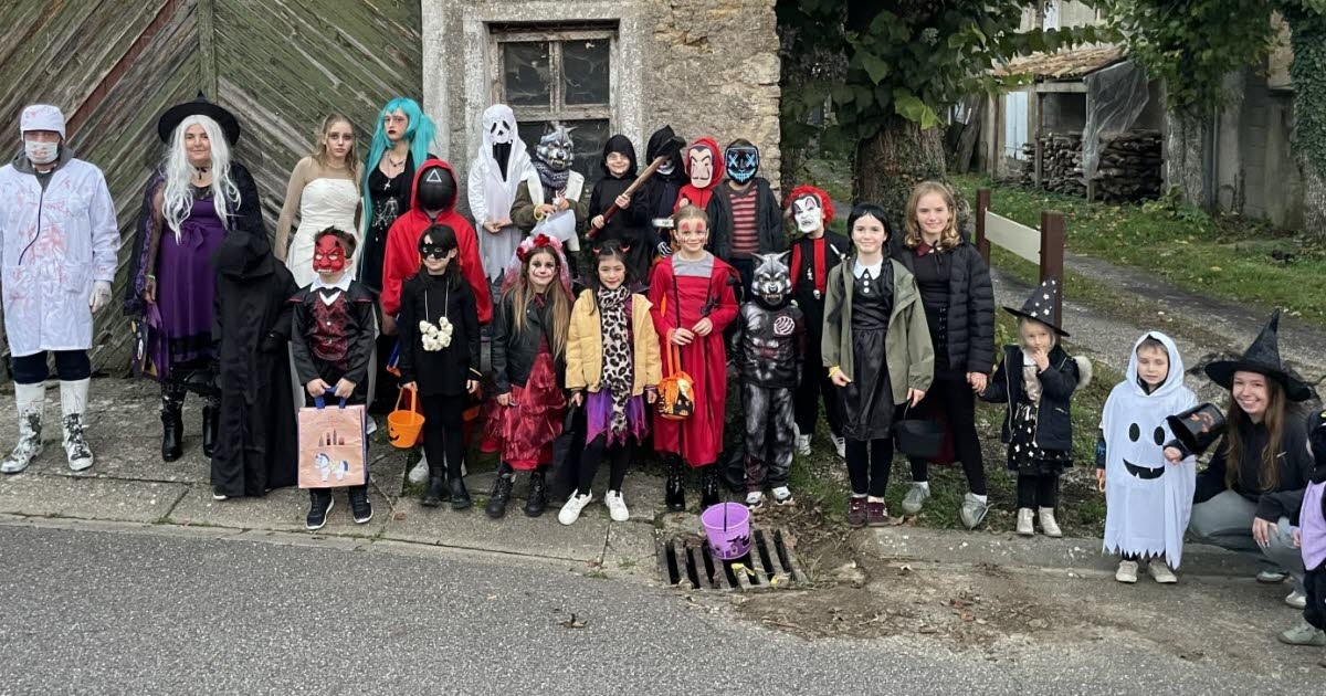 Vandelainville. Un desfile y un refrigerio.