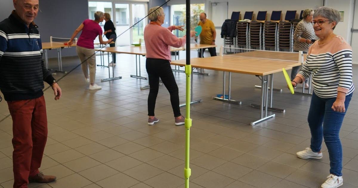 Pulnoy. Snowshoes are popular among seniors.