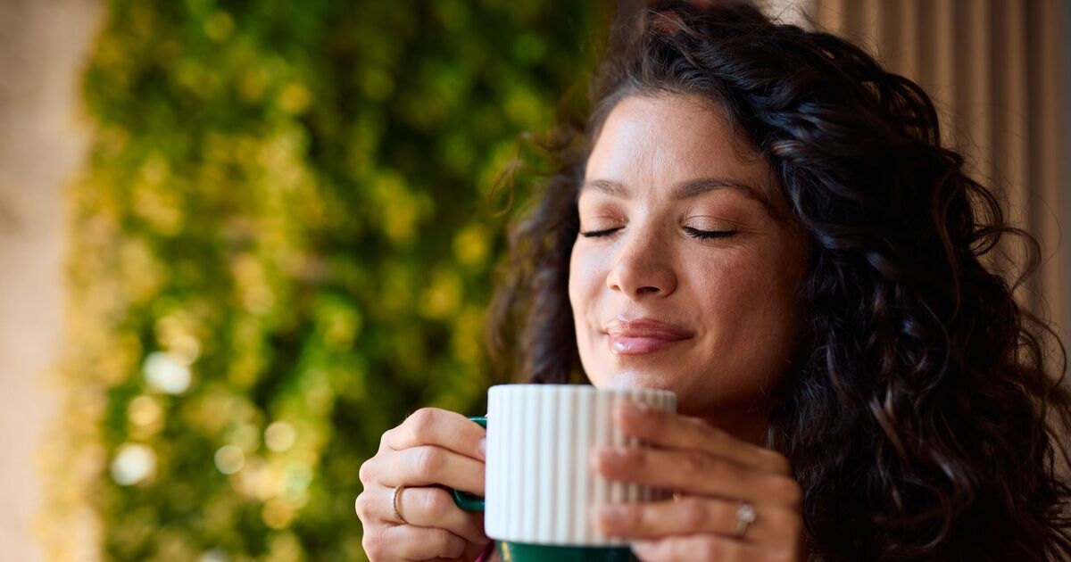 Oturmanın zararlı etkilerini tersine çeviren sıcak tatlı içecek