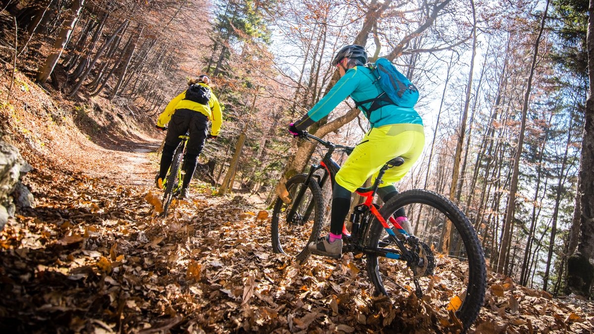 Trening kolarski: wyścigi szosowe, przygody na szlakach, jazda grupowa – co mi odpowiada?