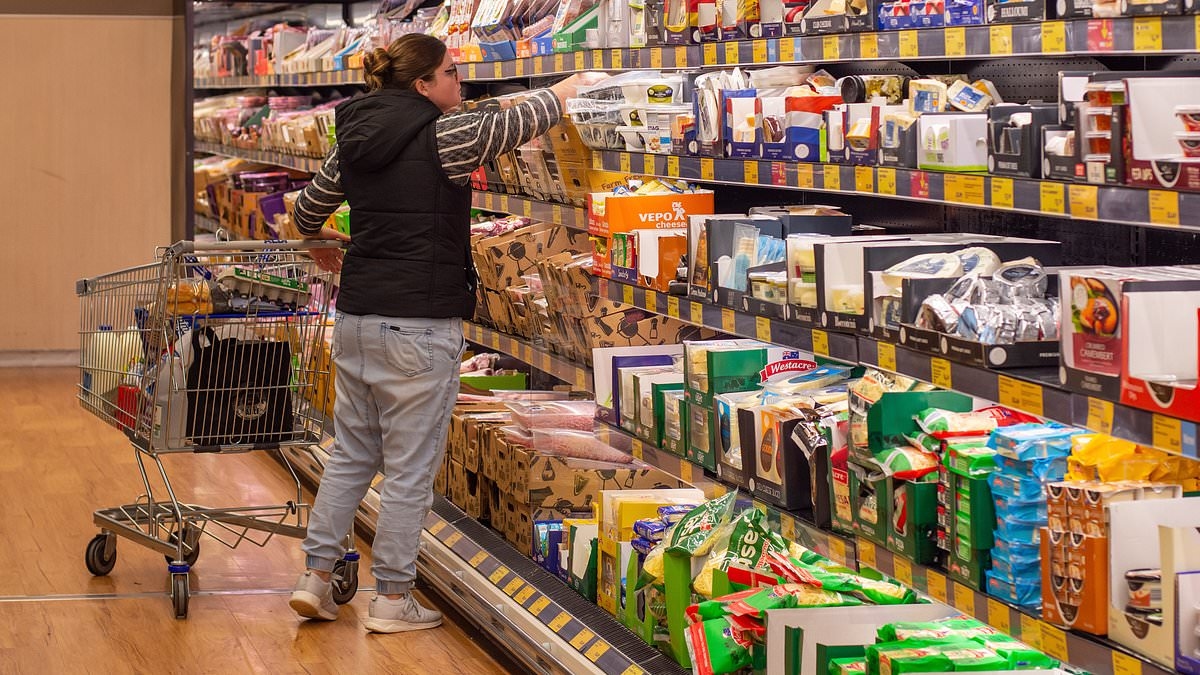 Trois aliments du quotidien que les experts en longévité recommandent d'ÉVITER pour réduire considérablement le risque de développer une démence.