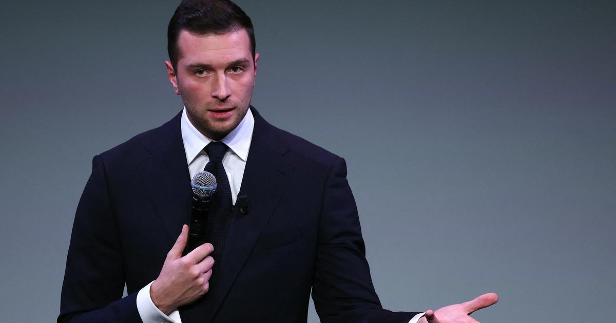 Alone on stage, Jordan Bardella launches his new book a stone's throw from the Élysée Palace