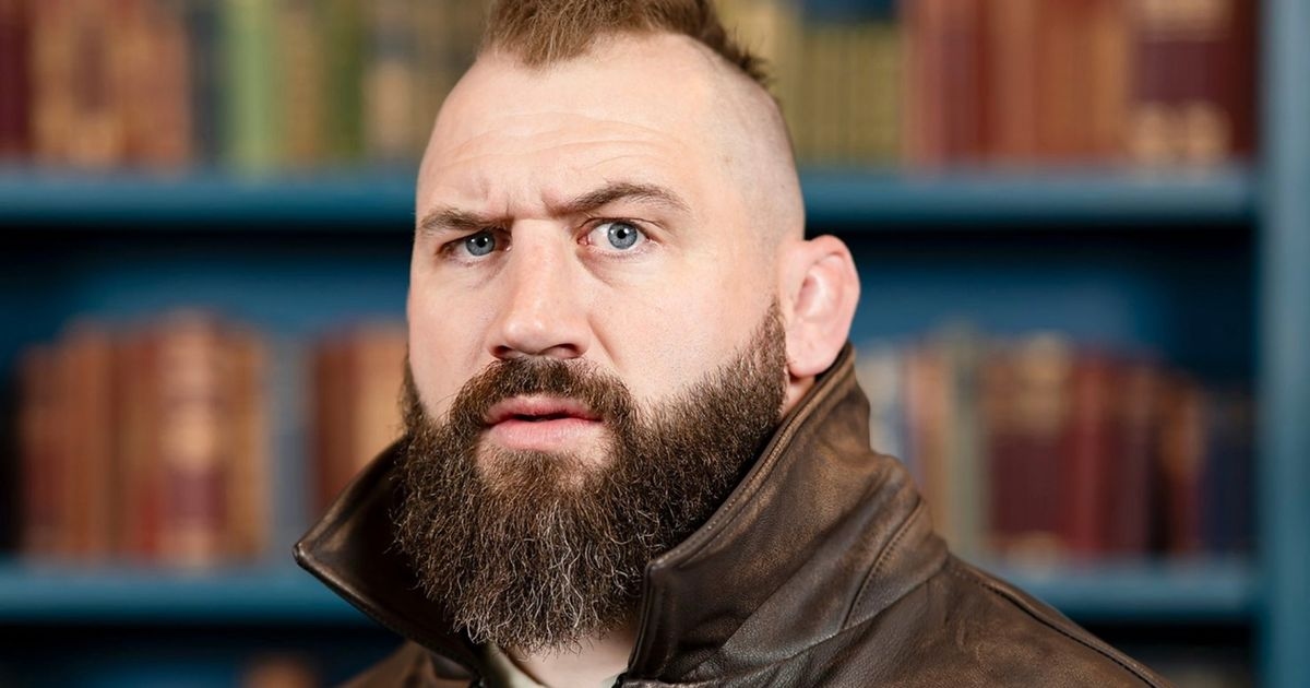 Astro do programa "Celebrity Traitors" volta atrás e diz "Não foi por mal" após ser flagrado criticando colegas de elenco.