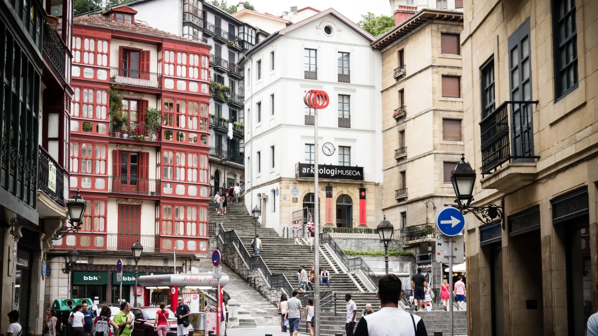 Zimowy wypad do tego hiszpańskiego miasta polecany przez „The Sun”: „Dobre jedzenie, wino i kultura”