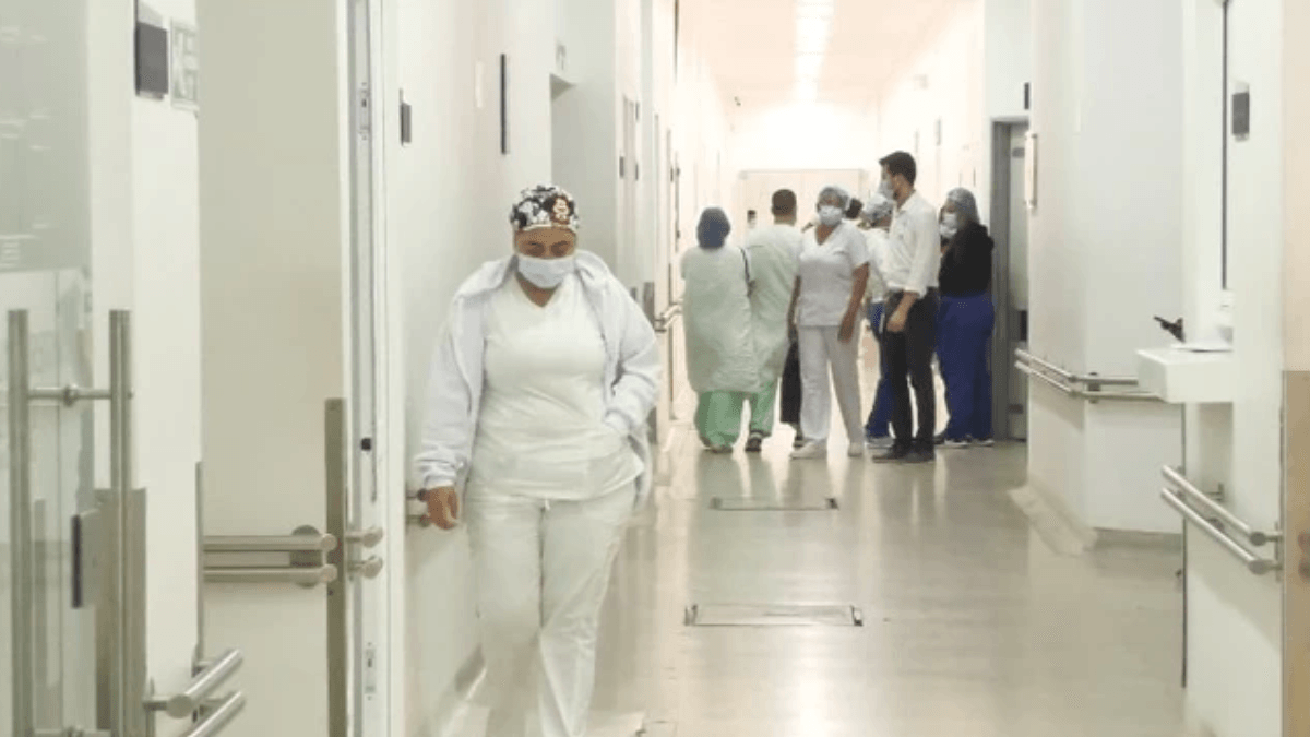 I medici denunciano licenziamenti ingiustificati e persecuzioni a Bogotà: "Medici e specialisti vengono licenziati in diverse cliniche e ospedali".