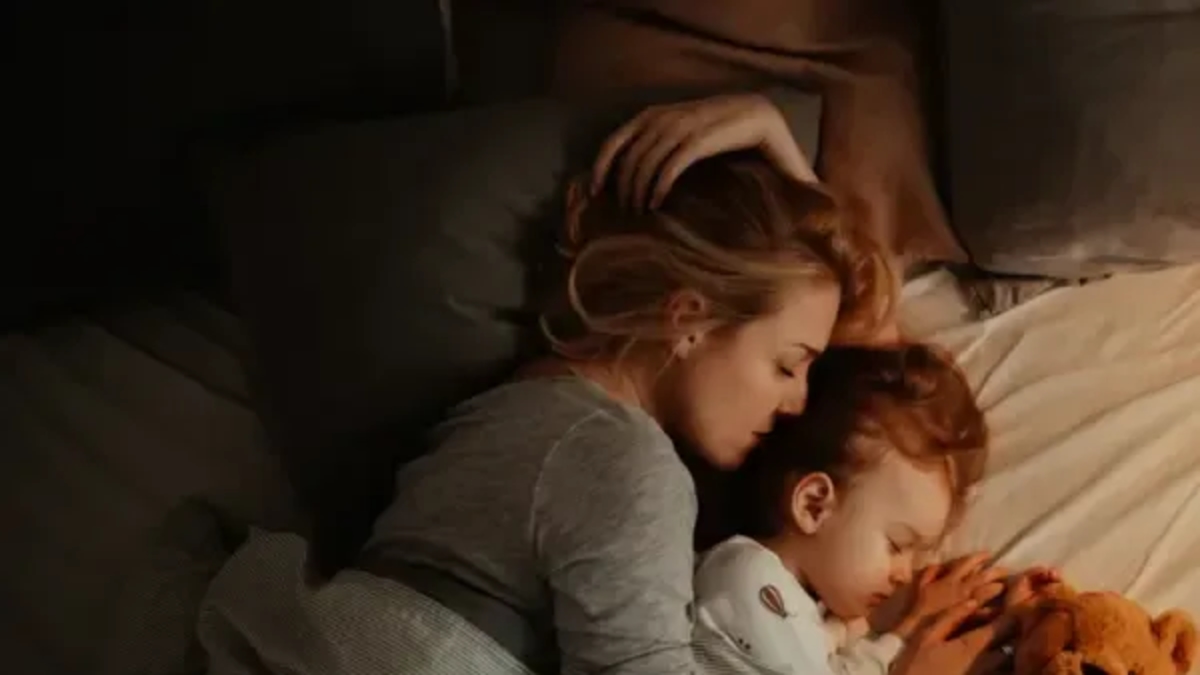 Nöropsikolog Álvaro Bilbao'ya göre çocuklarınıza uykularında eşlik etmeniz neden önemli?