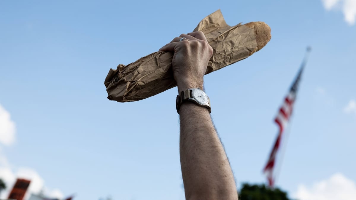 Polityka USA | Ikona protestów przeciwko Trumpowi: Uniewinnienie „Człowieka Kanapkowego”