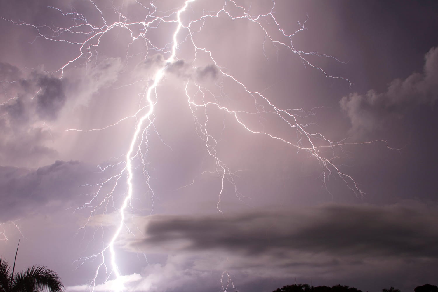 Штормовые предупреждения: некоторые департаменты остаются в состоянии готовности из-за дождей и гроз