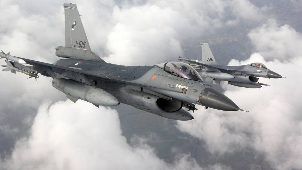 Romania bought 18 F-16 fighter jets. They paid 1 euro for them.