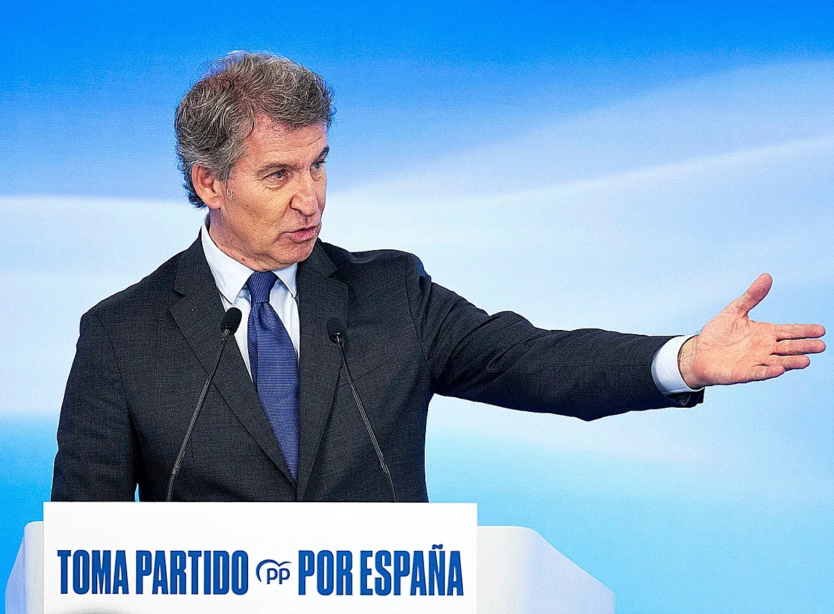 Feijóo wzmacnia swój plan migracji, powołując Komitet Sterujący w Melilli, podczas negocjacji w Walencji