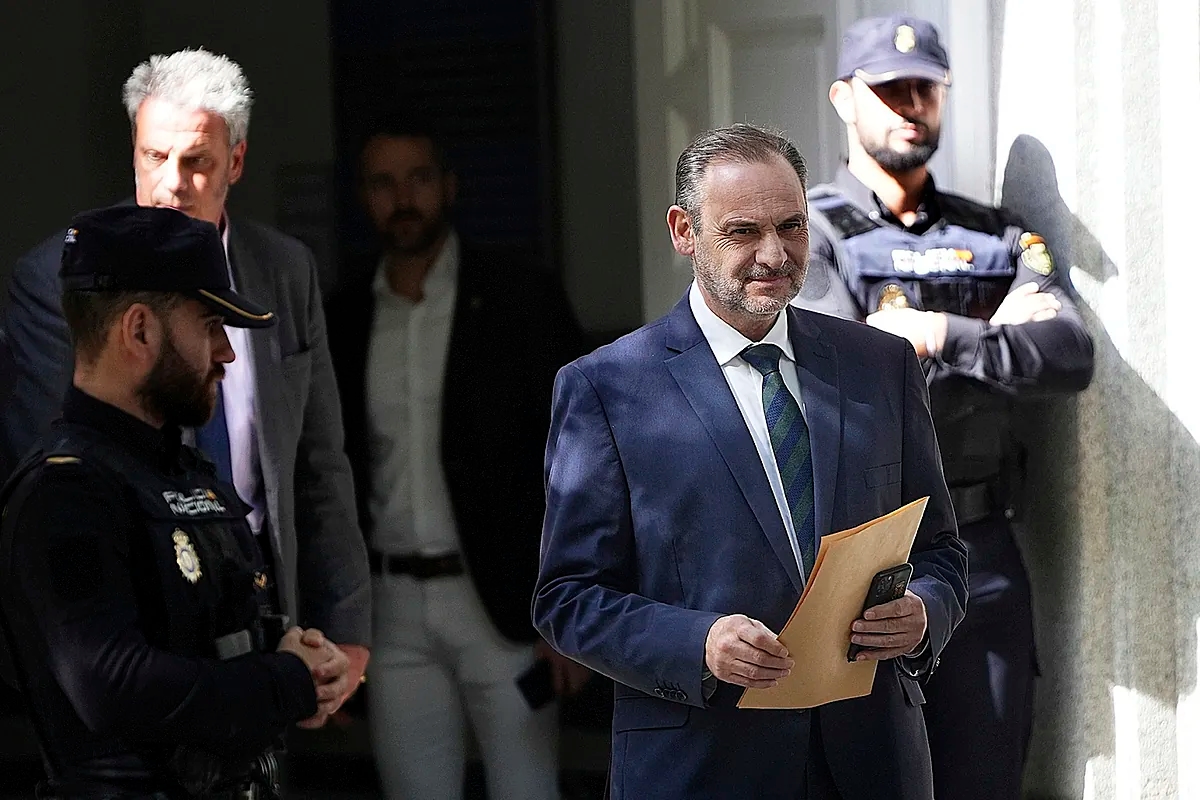 Ábalos exhausts his headlong rush as the Supreme Court judge warns him that he faces "significant" prison sentences.
