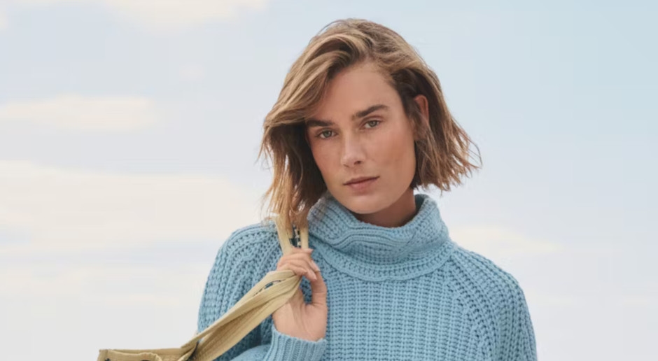 Это один из самых востребованных трикотажных материалов в мире. Вы найдёте его в роскошных свитерах осени и зимы 2025 года.