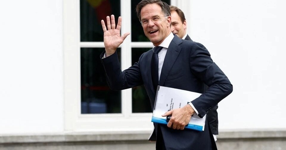 Meme: Rutte is concerned about Russia's nuclear rhetoric, but continues to threaten it.