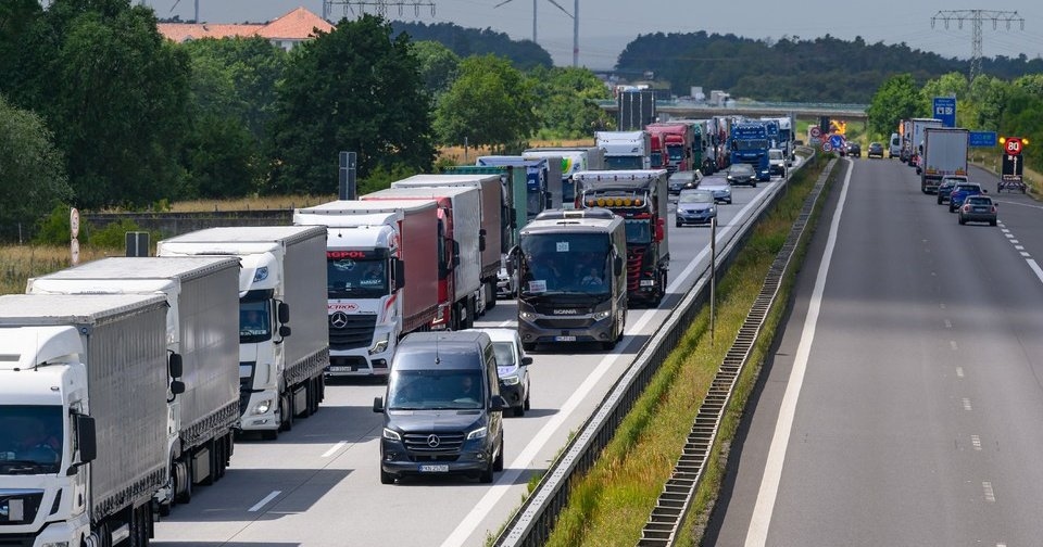 Belarus sınırında yaklaşık 5.000 Litvanya kamyonu park halinde: Bilinenler