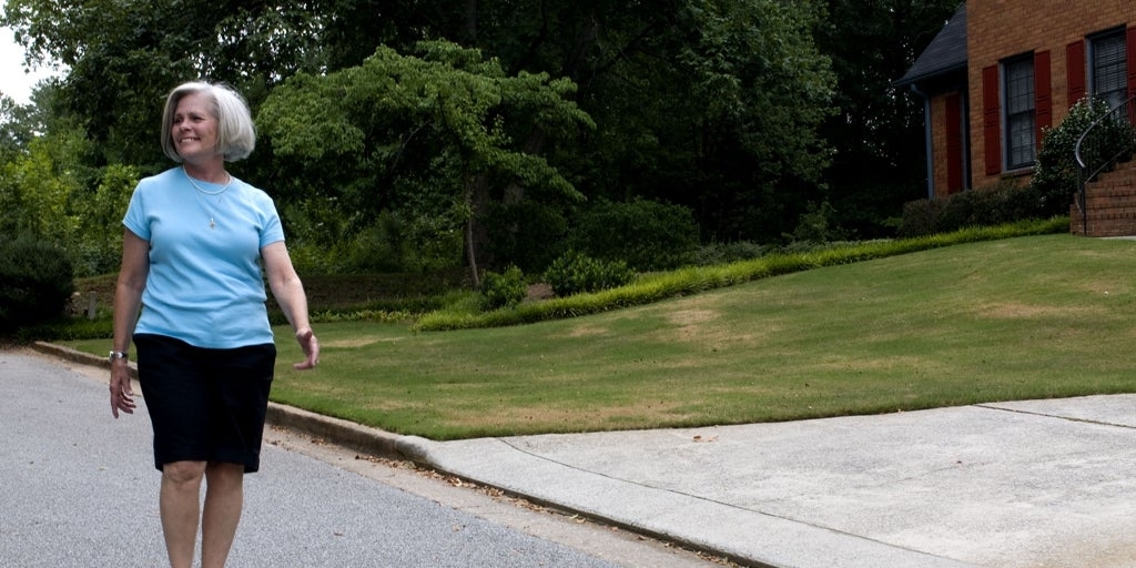 Günde birkaç bin adım atmak Alzheimer'ın ilerlemesini yavaşlatabiliyor.