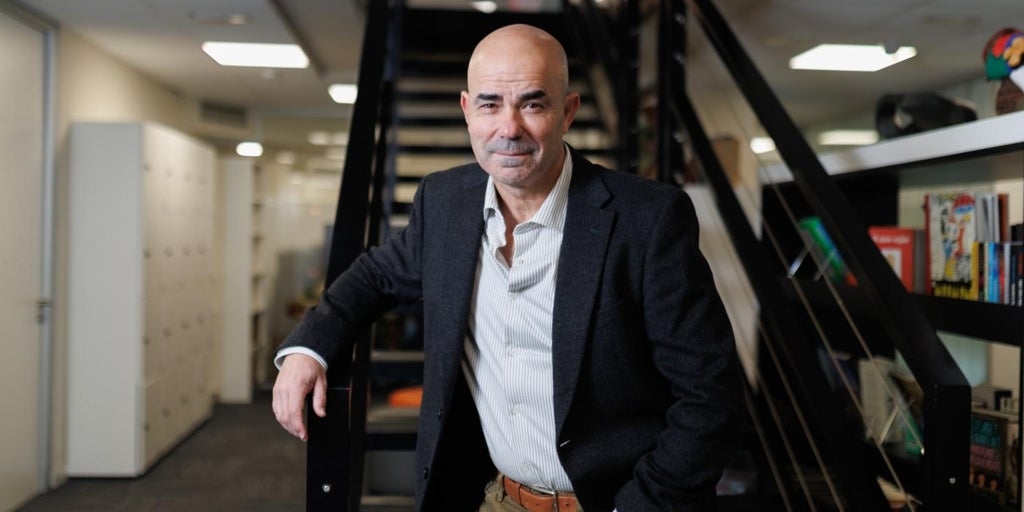 Eduardo Sacheri: "Niemand komt ongeschonden uit de Falklandeilanden: een tragedie heeft deze jongemannen voor altijd getekend."