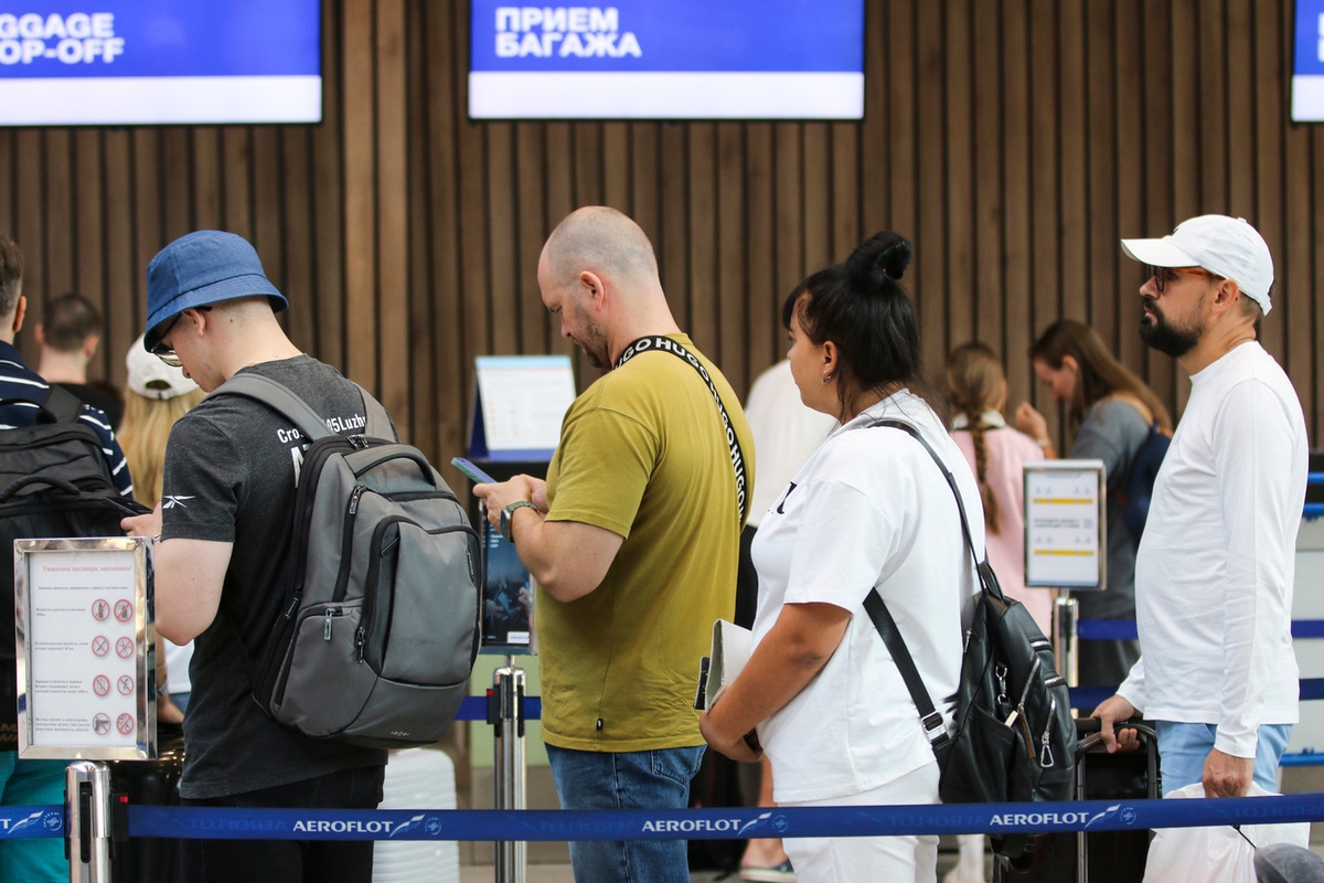 Flights have been temporarily suspended at two Russian airports.