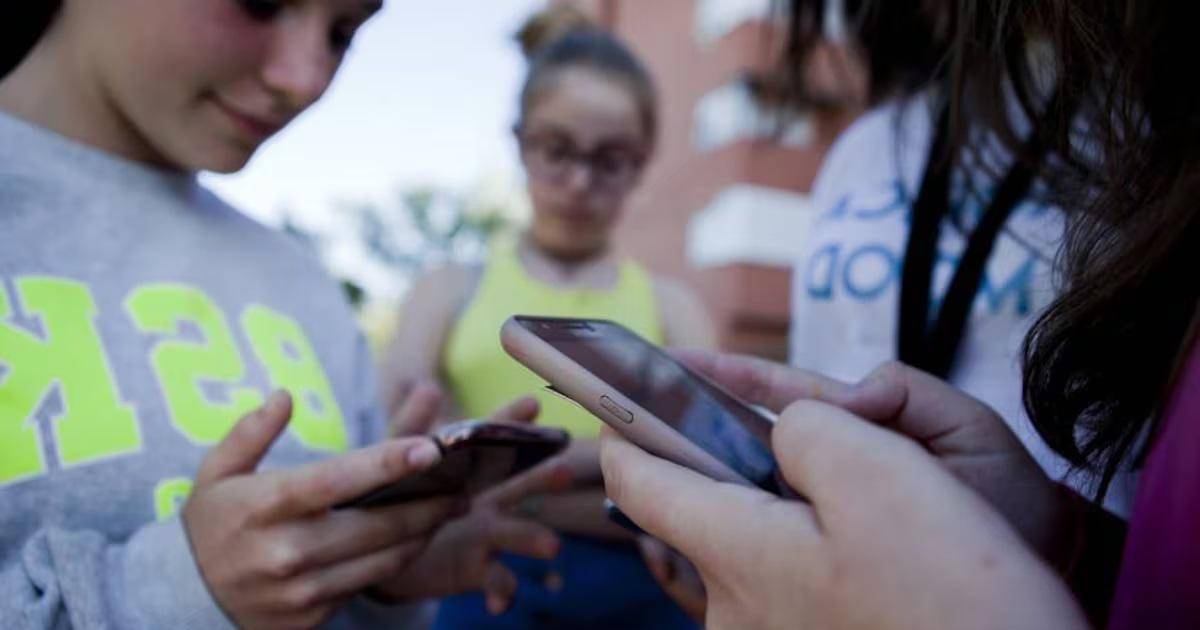 PAN busca castigar con 18 años de cárcel el acoso sexual en línea contra menores