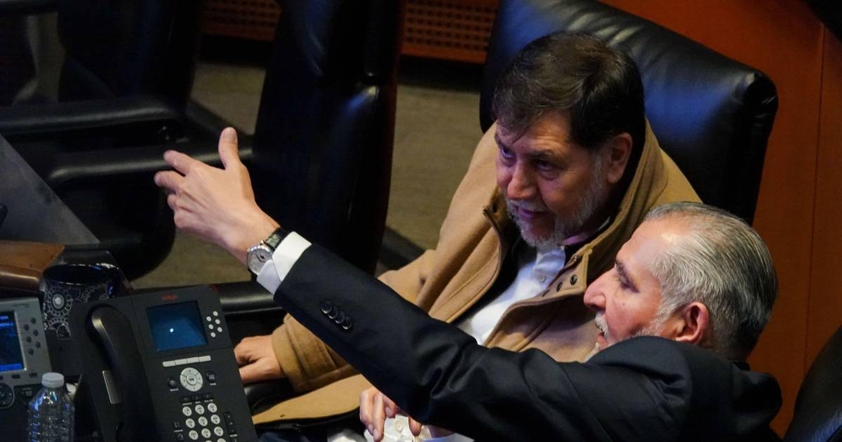 Adán Augusto and Noroña are criticized on social media for accusations and a trip to the Middle East.
