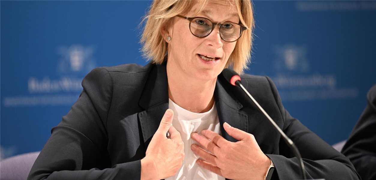 Senador de Hamburgo para Assuntos Sociais, Schlotzhauer: Ampliar os poderes para cuidados de enfermagem é um bom primeiro passo